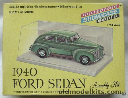 Renwal 1/48 1940 Ford Sedan with Showcase - O Scale, 147-89 plastic model kit